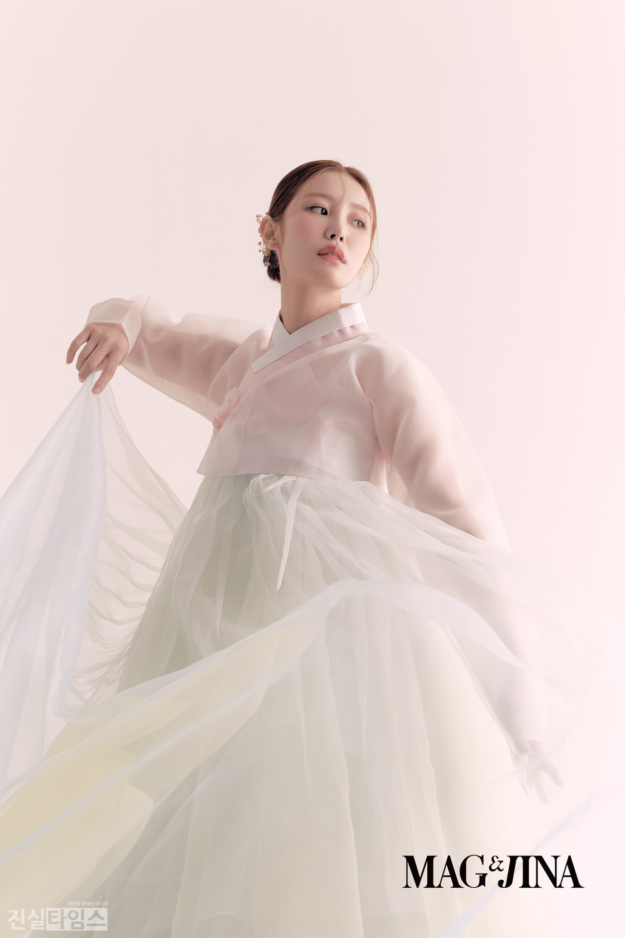 ​​배우 전효성 [맥앤지나 매거진 제공]​