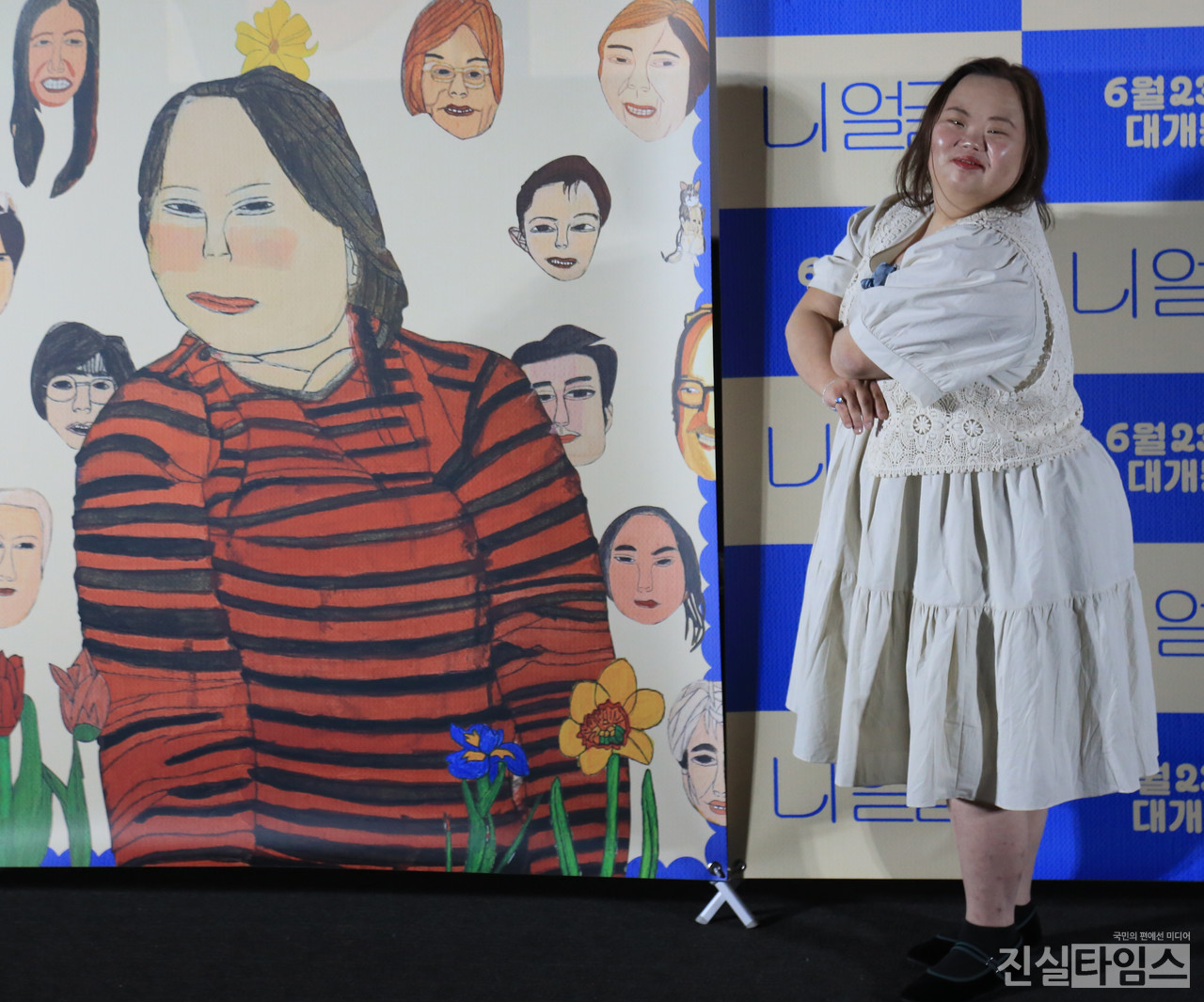 영화 '니 얼굴' 정은혜 작가 (서울=진실타임스) 이윤영 기자 = 한국영화 '니 얼굴' 언론시사회 및 기자간담회가 14일 오후 4시 30분 서울 용산구 한강대로 23길 55 용산CGV 아이파크몰에서 열렸다. 이 날, 정은혜 작가가 포토 포즈 취하고 있다. 2022.6.14 jinsiltimesdesk@jinsiltimes.org