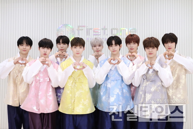 그룹 나인아이(NINE.i) [퍼스트원엔터테인먼트 제공 재판매 및 DB 금지]
