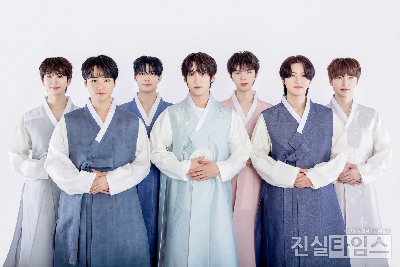 그룹 앰퍼샌드원(AMPERS&ONE [FNC엔터테인먼트 제공 재판매 및 DB 금지]