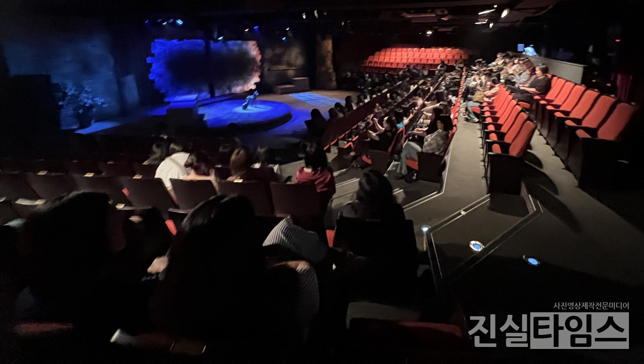 현장의 관객 모습 [진실타임스 자료제공 재판매 및 DB 금지]